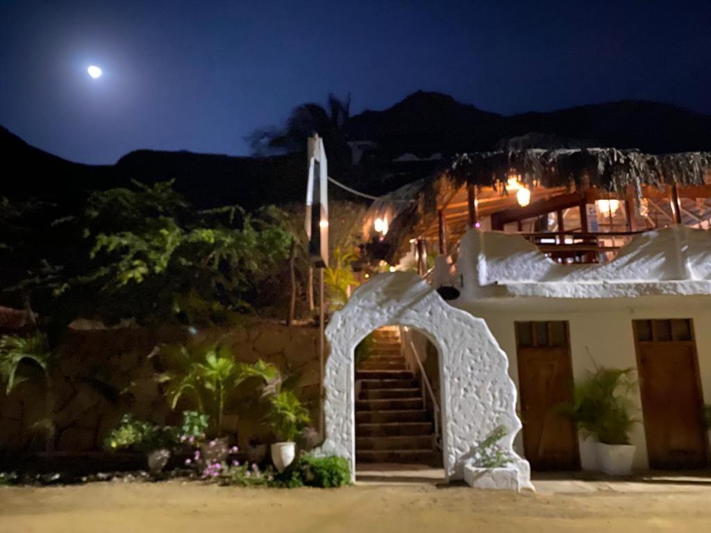 Hotel Smiling Crab Canoas de Punta Sal Luaran gambar