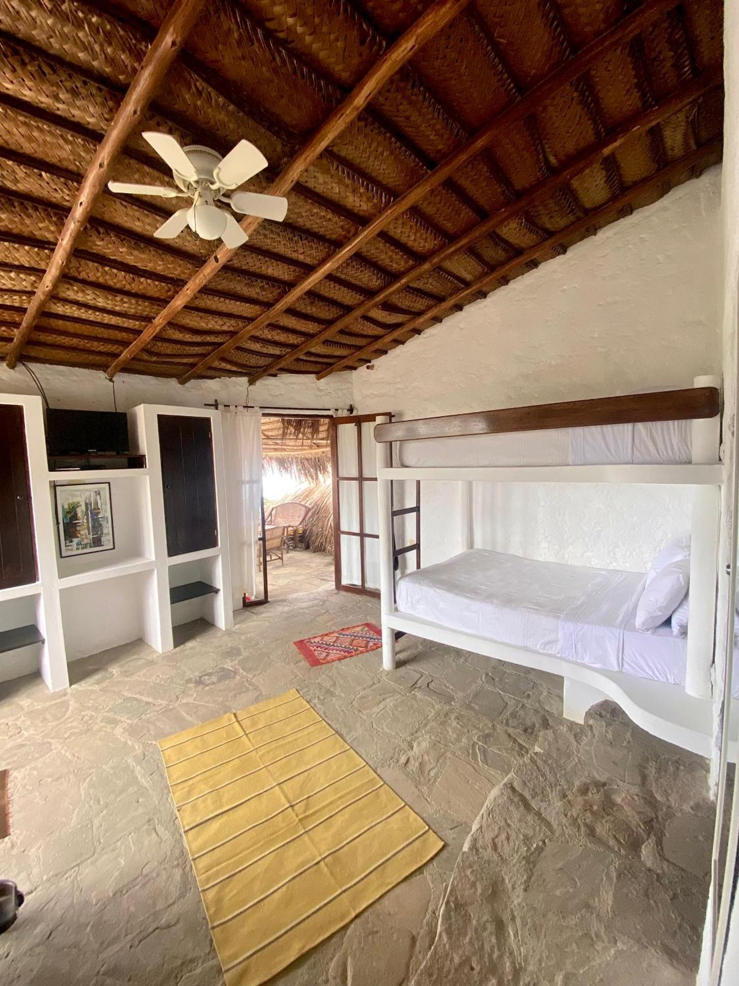 Hotel Smiling Crab Canoas de Punta Sal Luaran gambar