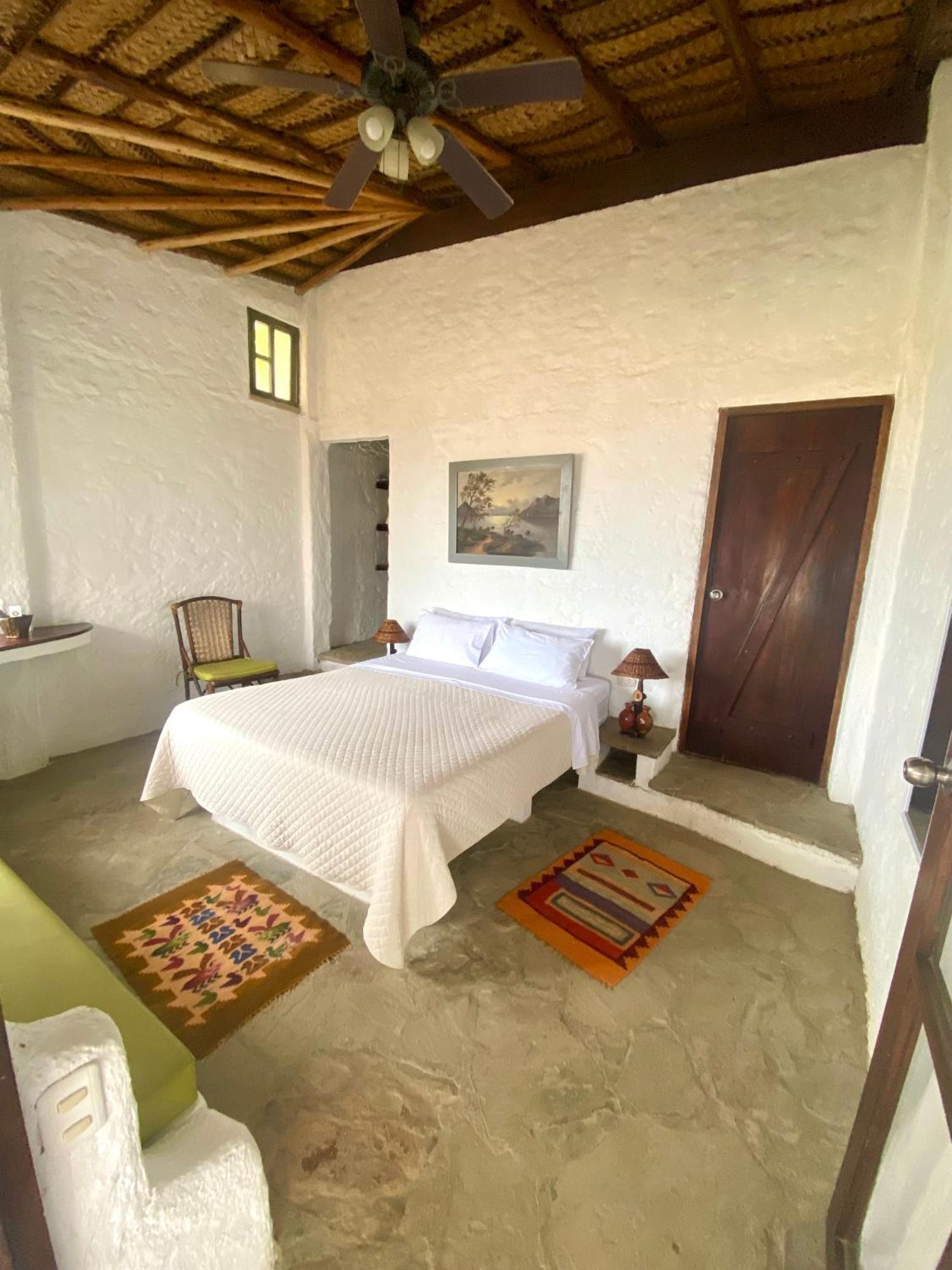 Hotel Smiling Crab Canoas de Punta Sal Luaran gambar