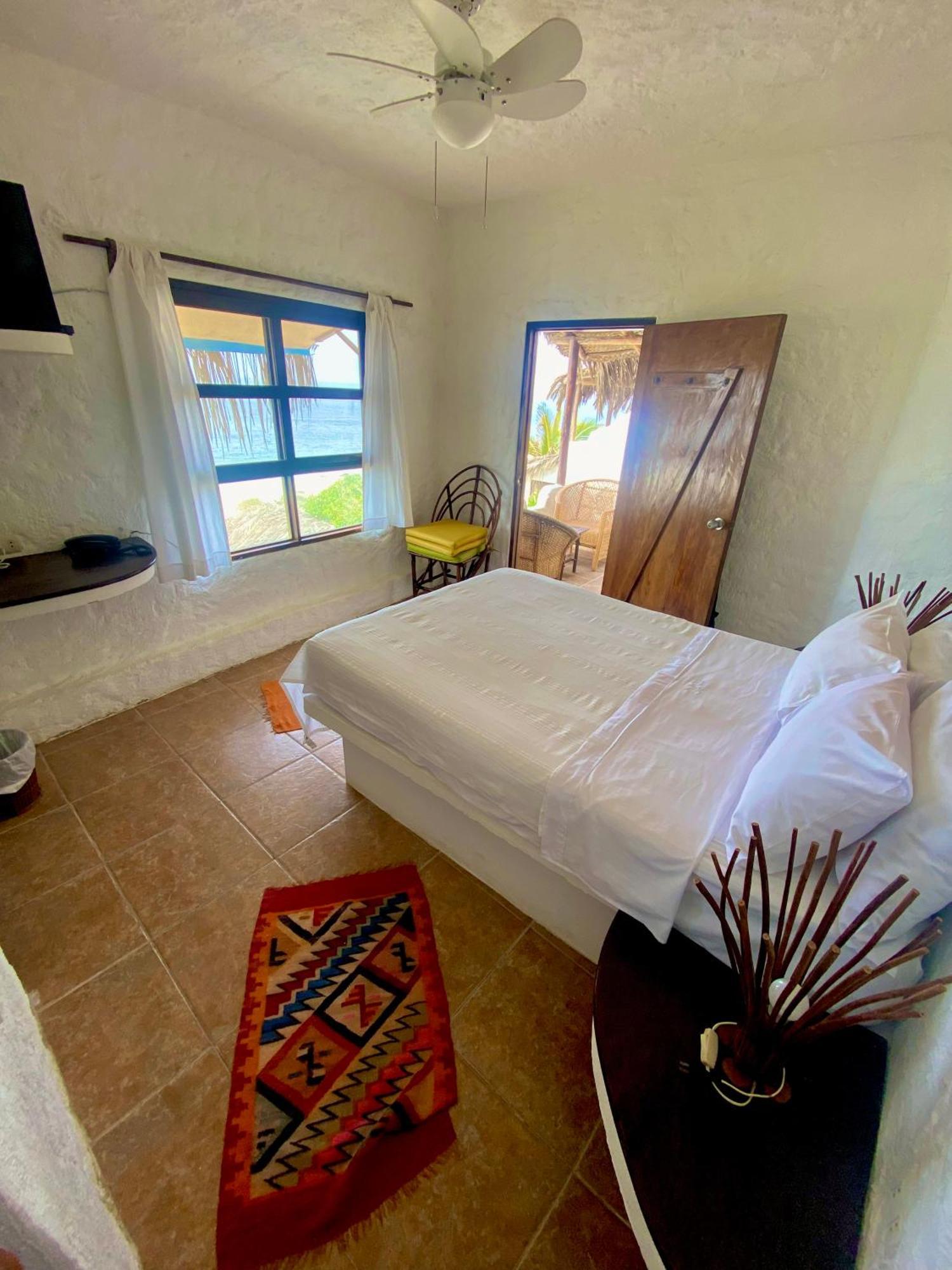 Hotel Smiling Crab Canoas de Punta Sal Luaran gambar