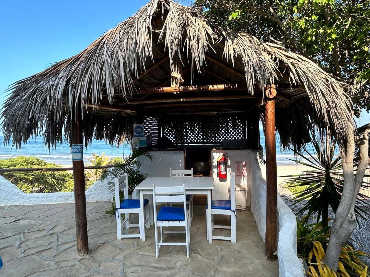Hotel Smiling Crab Canoas de Punta Sal Luaran gambar