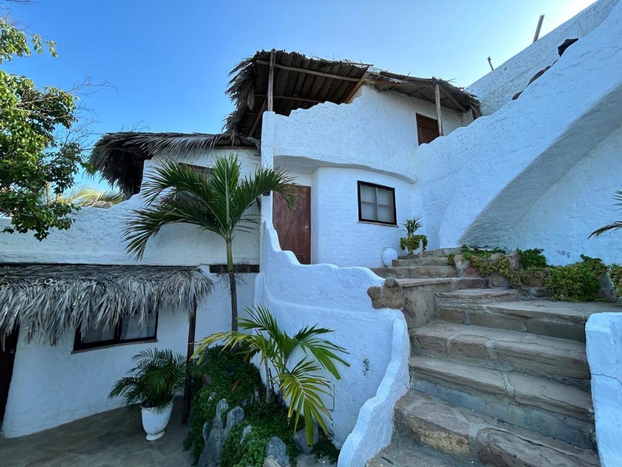 Hotel Smiling Crab Canoas de Punta Sal Luaran gambar