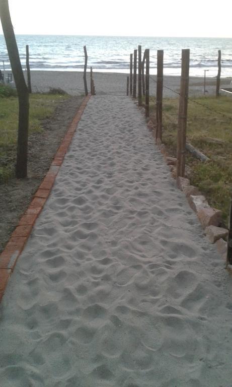 Hotel Smiling Crab Canoas de Punta Sal Luaran gambar